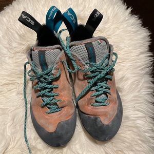 Climbing shoes